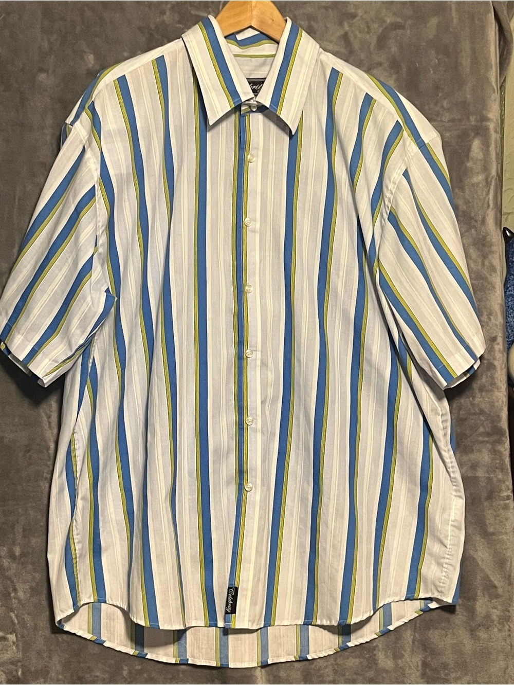 Celebrity Men’s 2XL Short Sleeve Button Up Shirt Vertical Stripe Blue Green Y2K